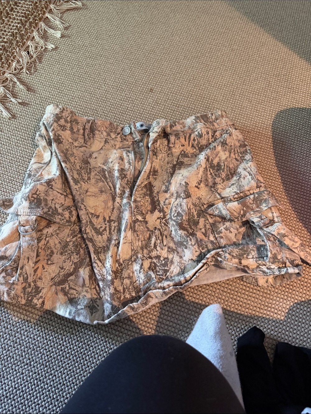 Rebel Sugar Marble-Print Cargo Shorts in Beige and Gray